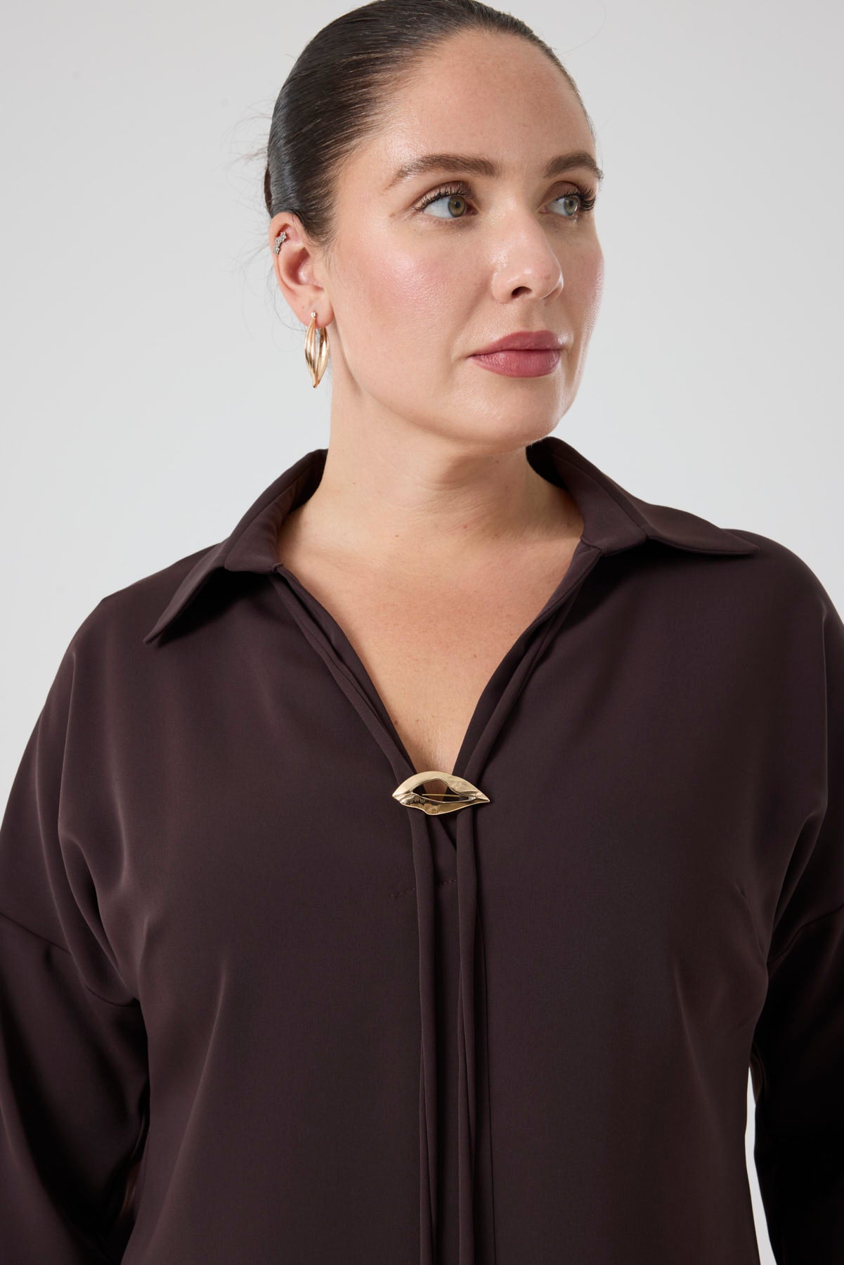 Gömlek Yaka Aksesuarlı Bluz Kahve