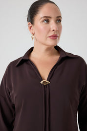Gömlek Yaka Aksesuarlı Bluz Kahve
