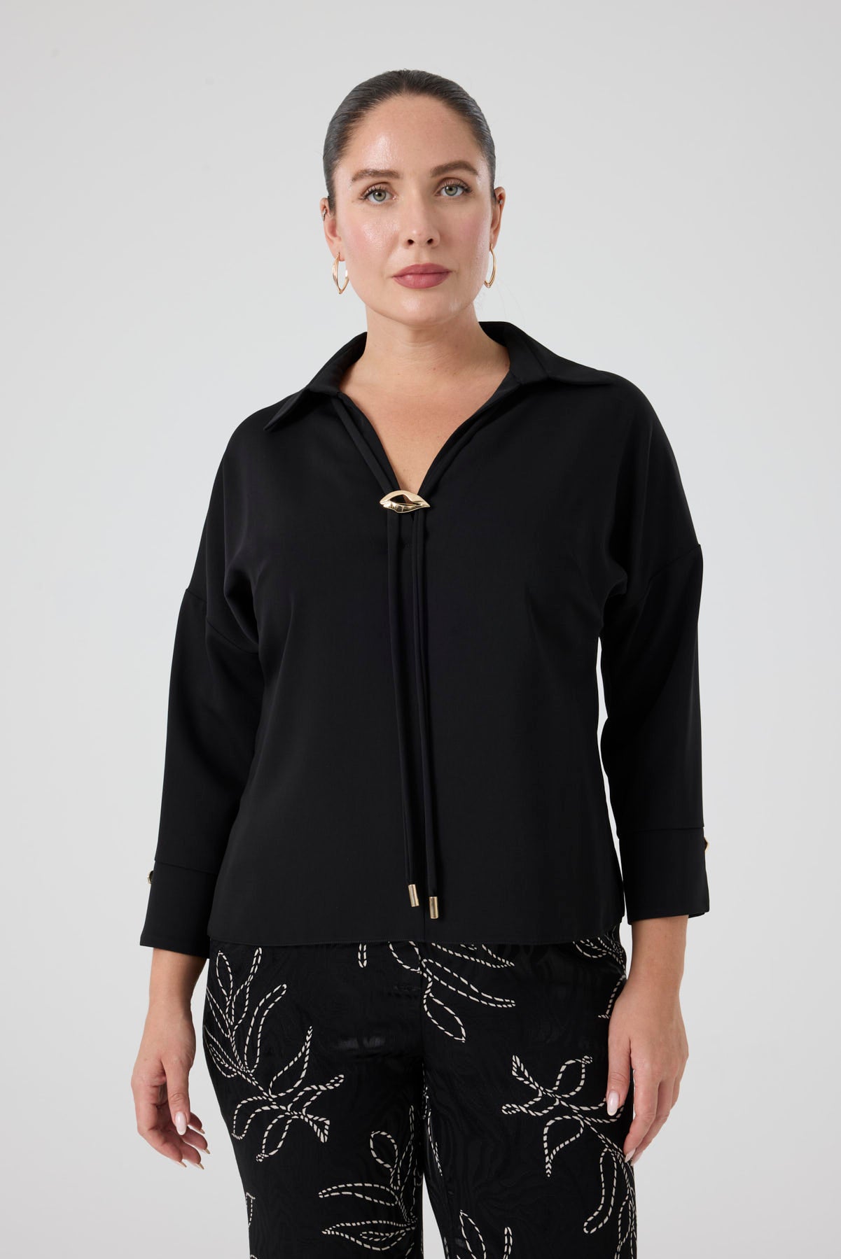 Gömlek Yaka Aksesuarlı Bluz Siyah