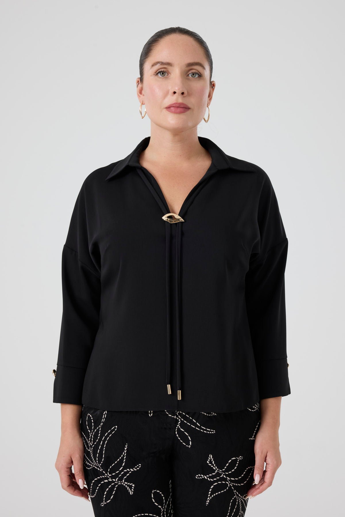 Gömlek Yaka Aksesuarlı Bluz Siyah