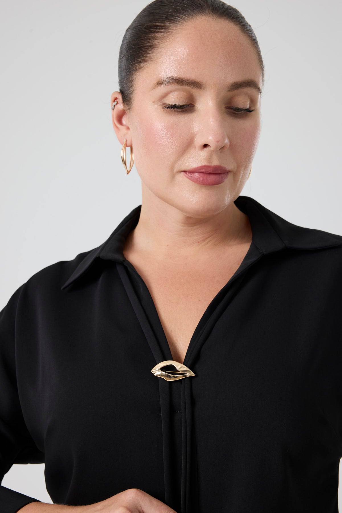 Gömlek Yaka Aksesuarlı Bluz Siyah