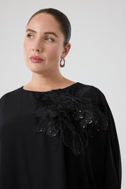 Büyük Çiçek Aplikeli Yarasa Kollu Takım Siyah