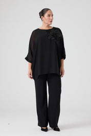 Büyük Çiçek Aplikeli Yarasa Kollu Takım Siyah