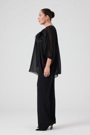 Büyük Çiçek Aplikeli Yarasa Kollu Takım Siyah