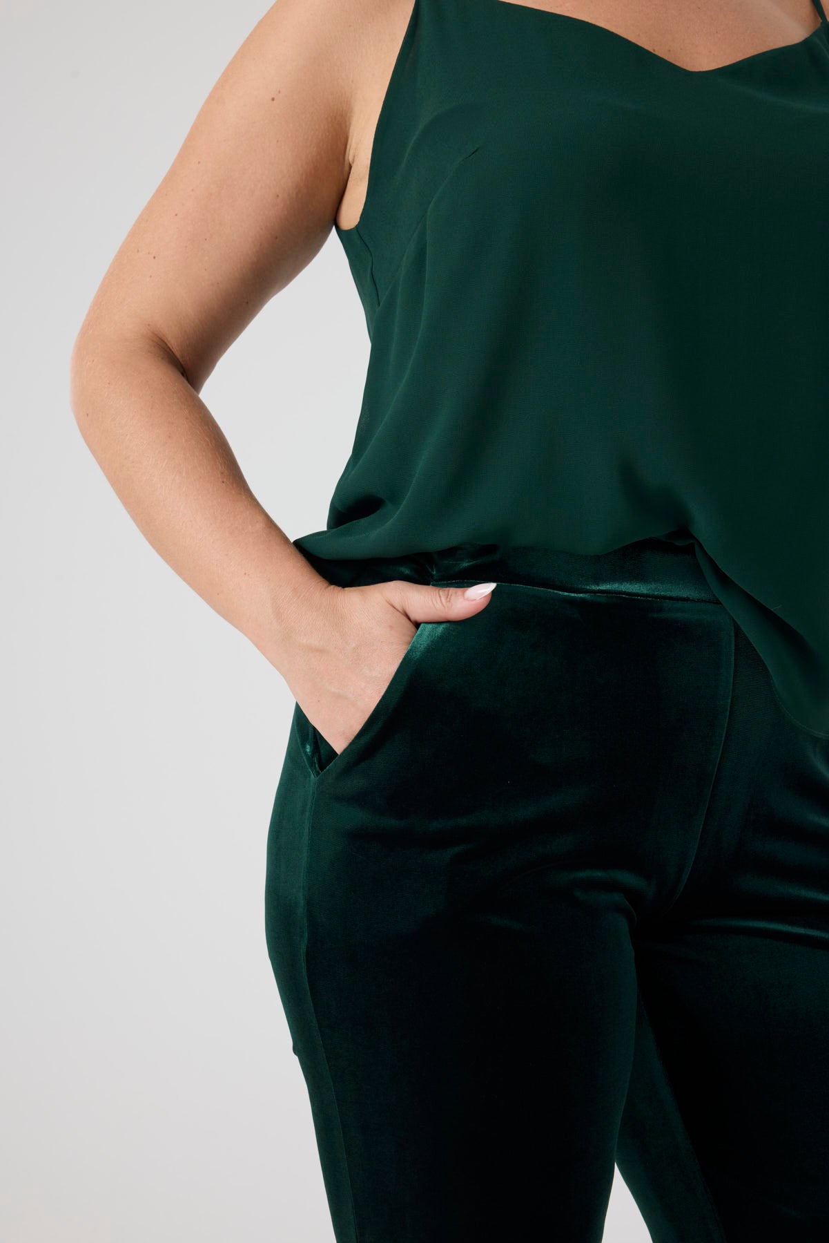 Şifon Garnili Burgu Çiçek Detaylı Ceket Kadife Pantolon 3'lü Takım - Zümrüt