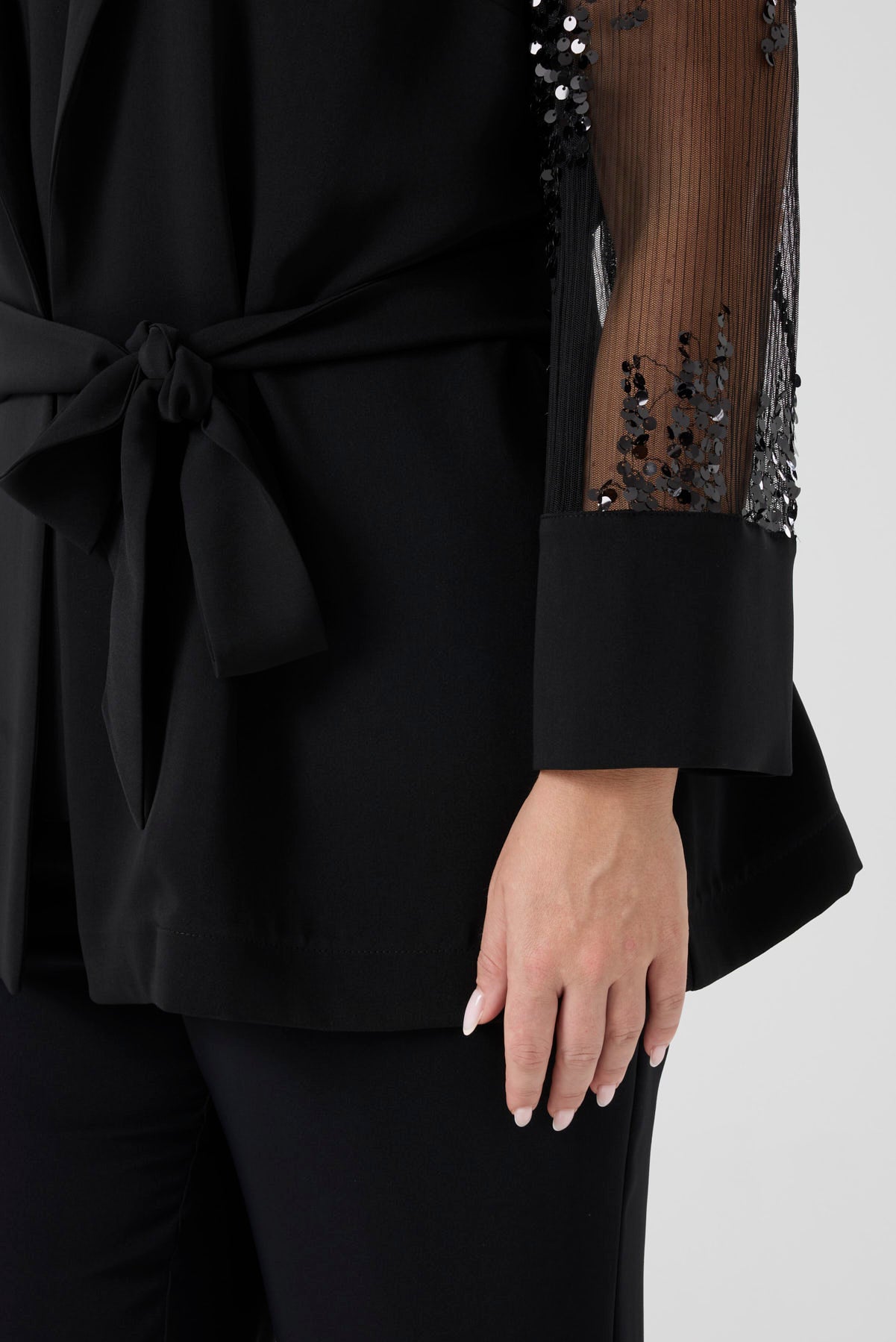 Kol Detaylı Üçlü Takım Siyah