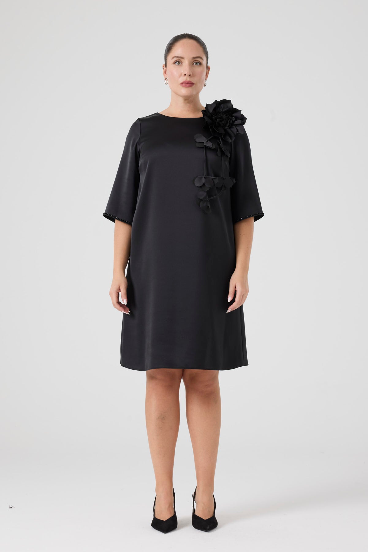 Çiçek Aksesuarlı Abiye Elbise Siyah