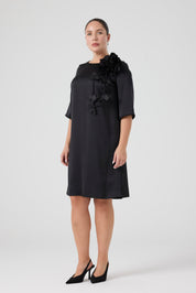 Çiçek Aksesuarlı Abiye Elbise Siyah