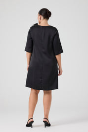 Çiçek Aksesuarlı Abiye Elbise Siyah