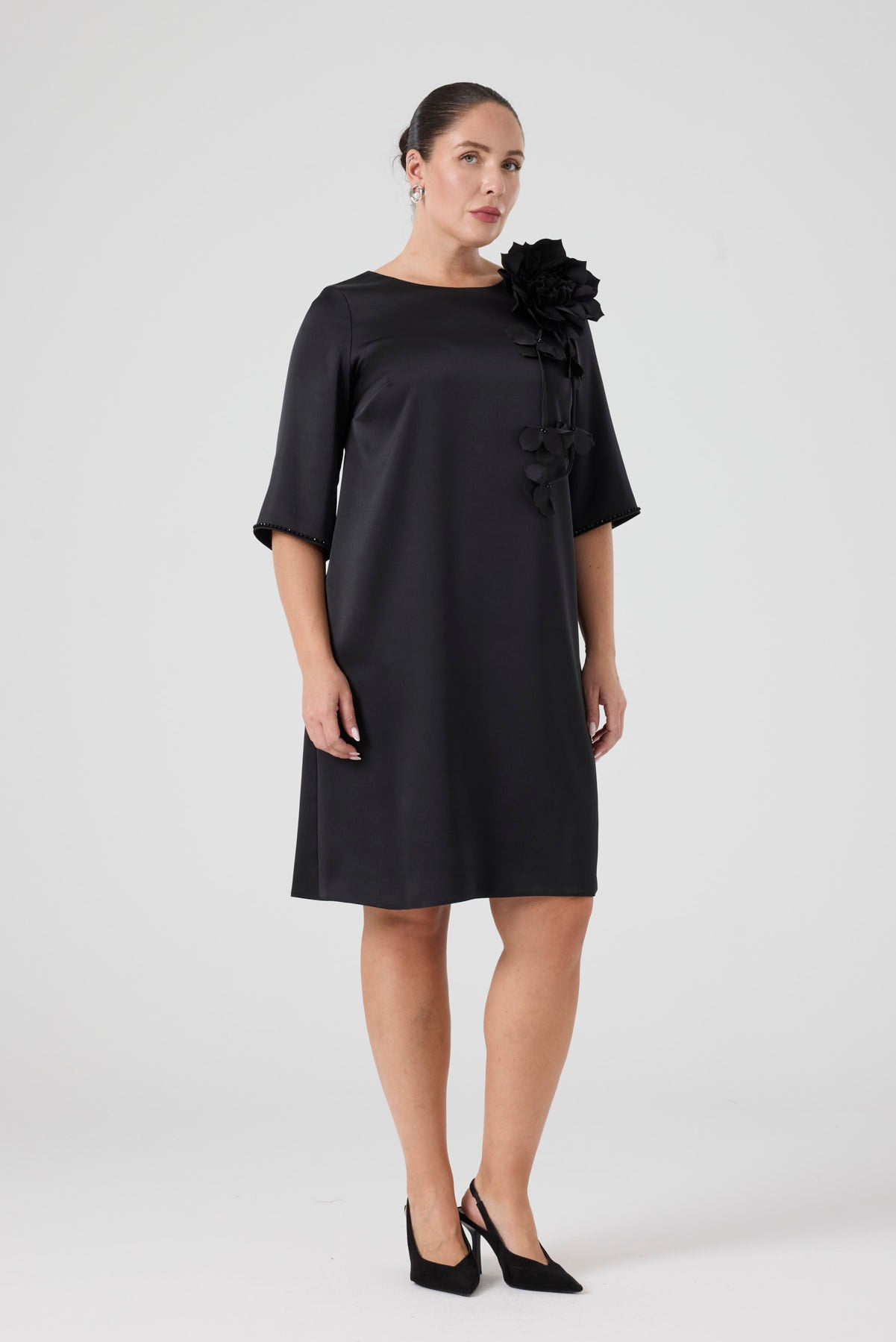 Çiçek Aksesuarlı Abiye Elbise Siyah