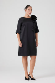 Çiçek Aksesuarlı Abiye Elbise Siyah