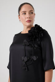 Çiçek Aksesuarlı Abiye Elbise Siyah