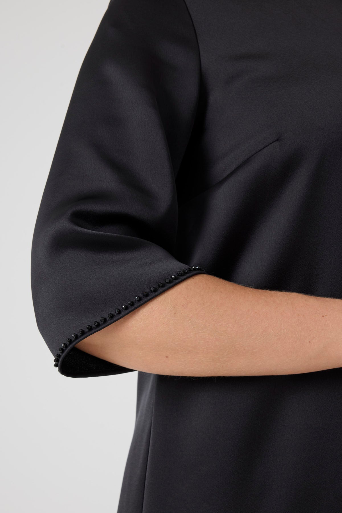 Çiçek Aksesuarlı Abiye Elbise Siyah