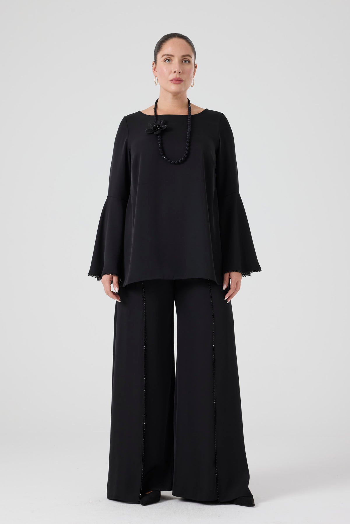 Volanlı Bluz - İşlemeli Yırtmaçlı Pantolon İkili Takım Siyah