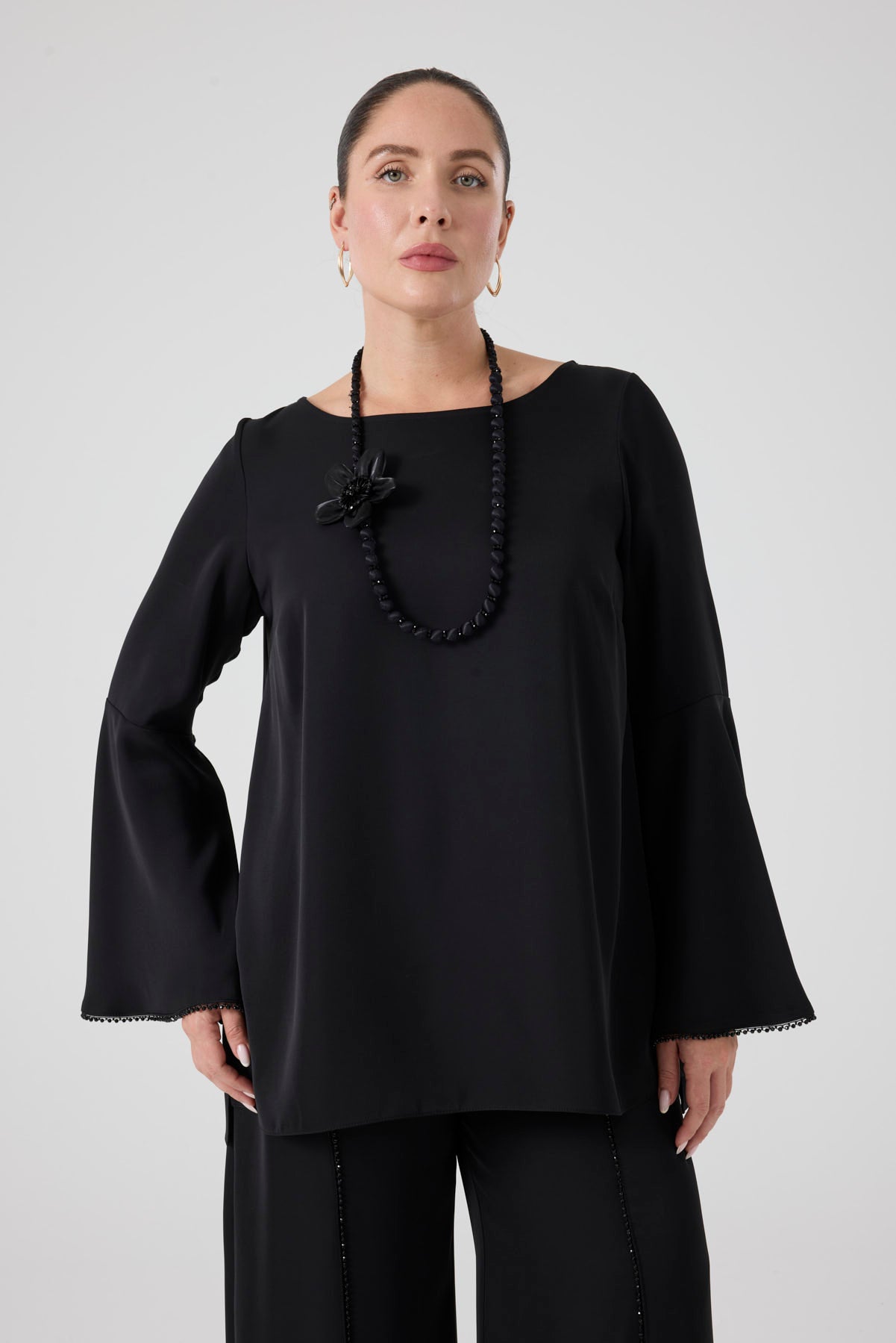 Volanlı Bluz - İşlemeli Yırtmaçlı Pantolon İkili Takım Siyah