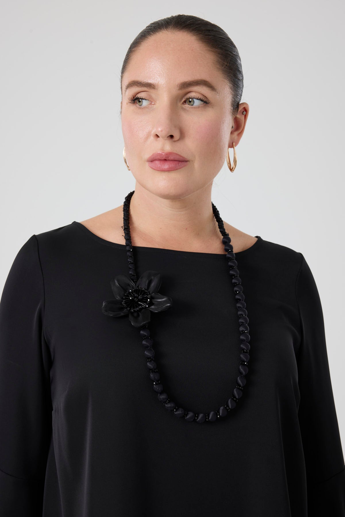 Volanlı Bluz - İşlemeli Yırtmaçlı Pantolon İkili Takım Siyah