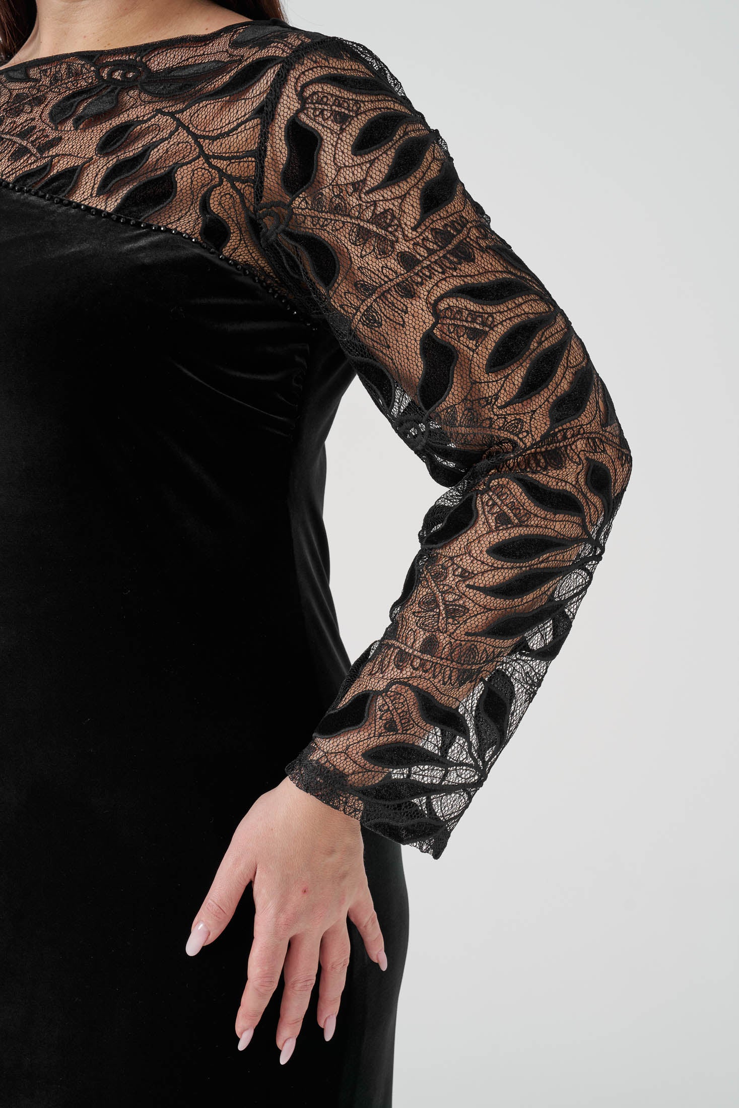 Kolu Dantelli Kadife Fit Elbise Siyah