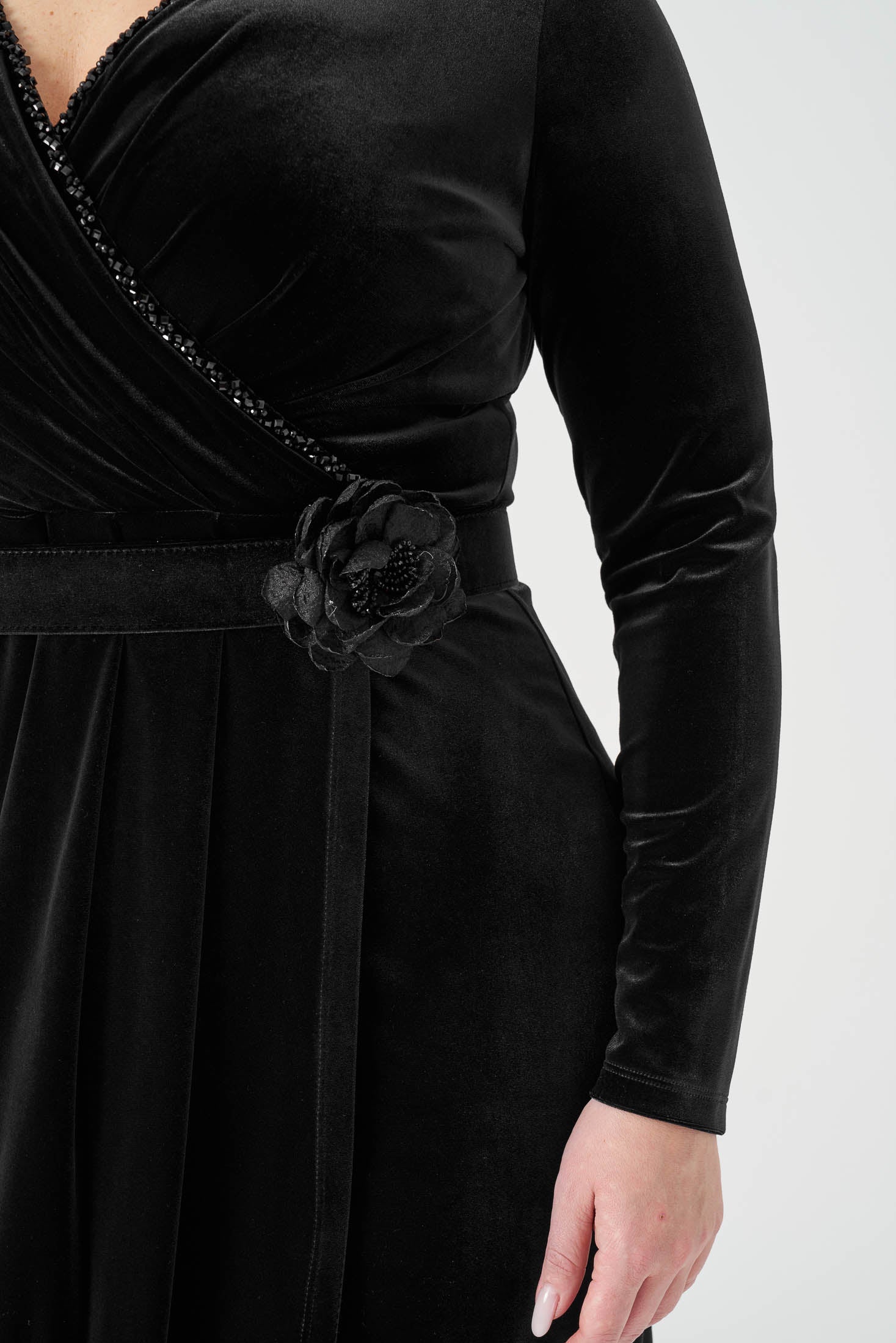 Kruvaze Kemerli Kadife Elbise Siyah