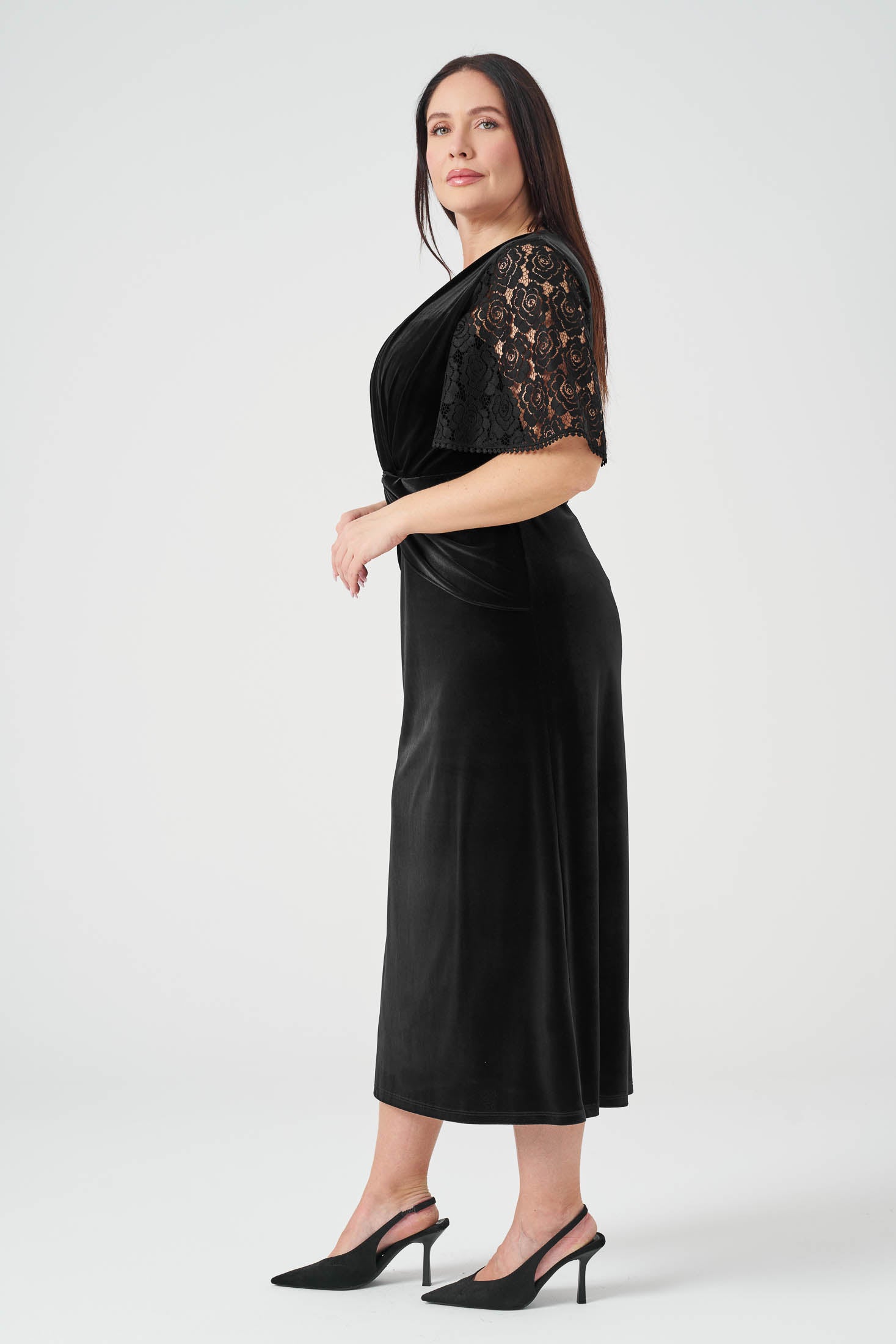 Kolları Dantelli Maxi Boy Kadife Elbise Siyah