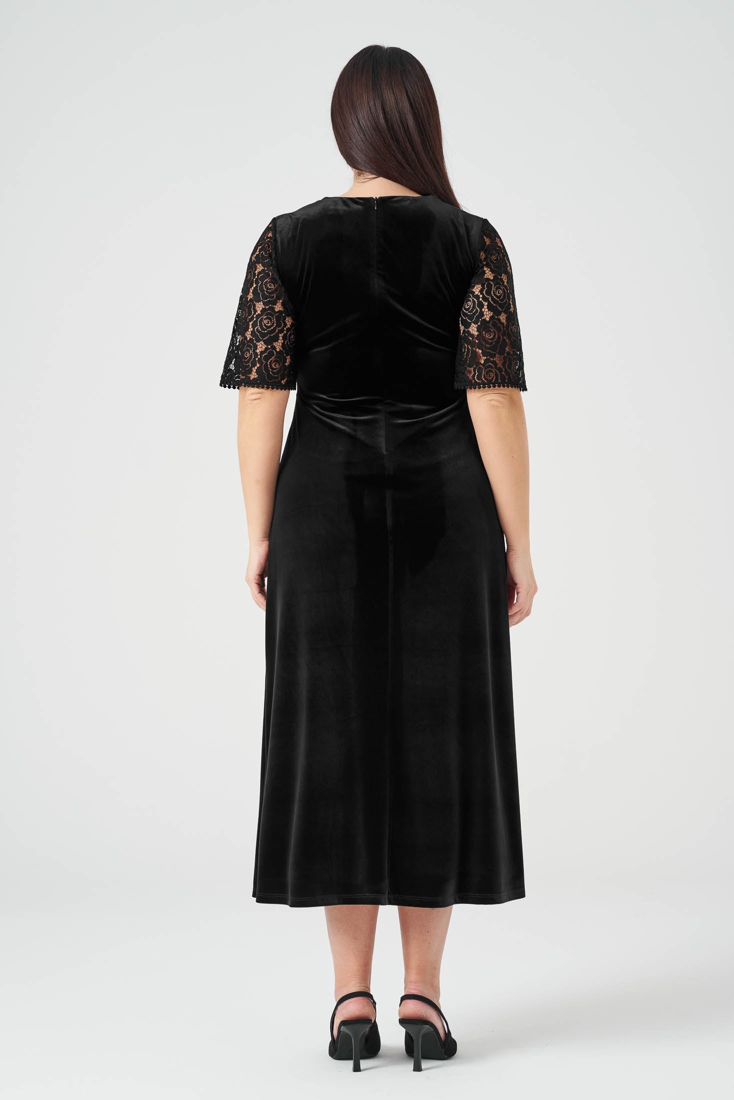 Kolları Dantelli Maxi Boy Kadife Elbise Siyah