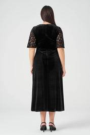 Kolları Dantelli Maxi Boy Kadife Elbise Siyah