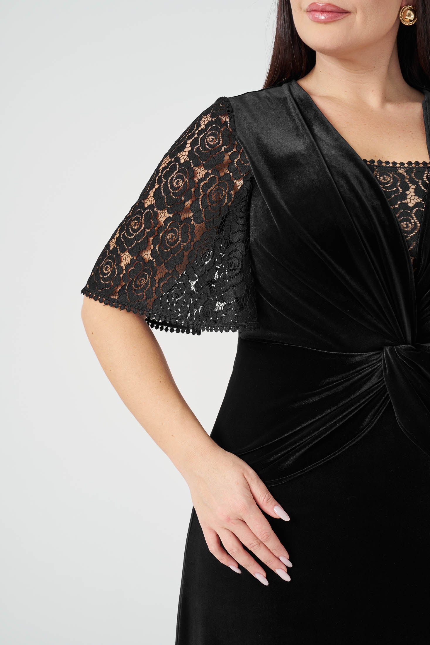 Kolları Dantelli Maxi Boy Kadife Elbise Siyah