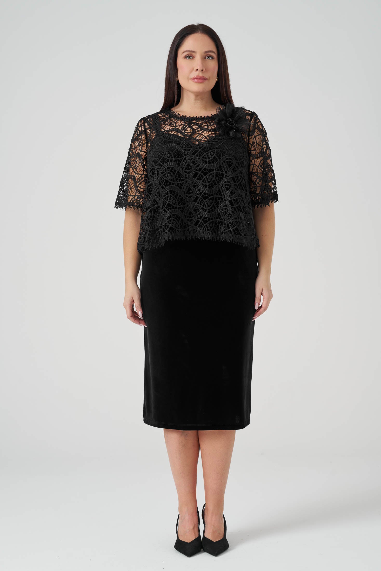 Güpür Bluzlu Kadife Elbiseli Takım Siyah