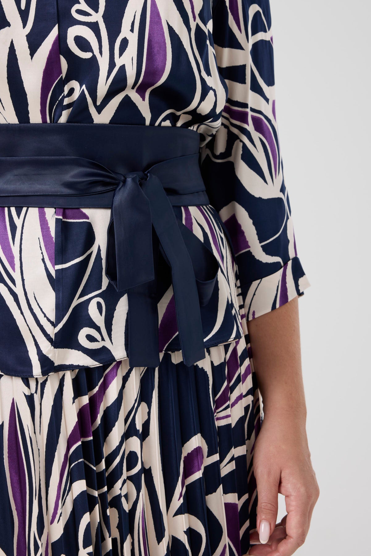 Eteği Piliseli Floş Viskon Takım Lacivert