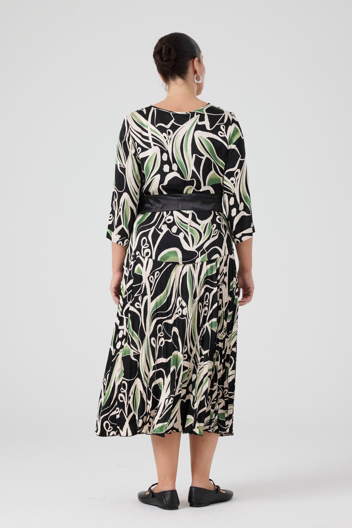 Eteği Piliseli Floş Viskon Takım Siyah