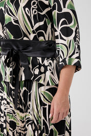 Eteği Piliseli Floş Viskon Takım Siyah