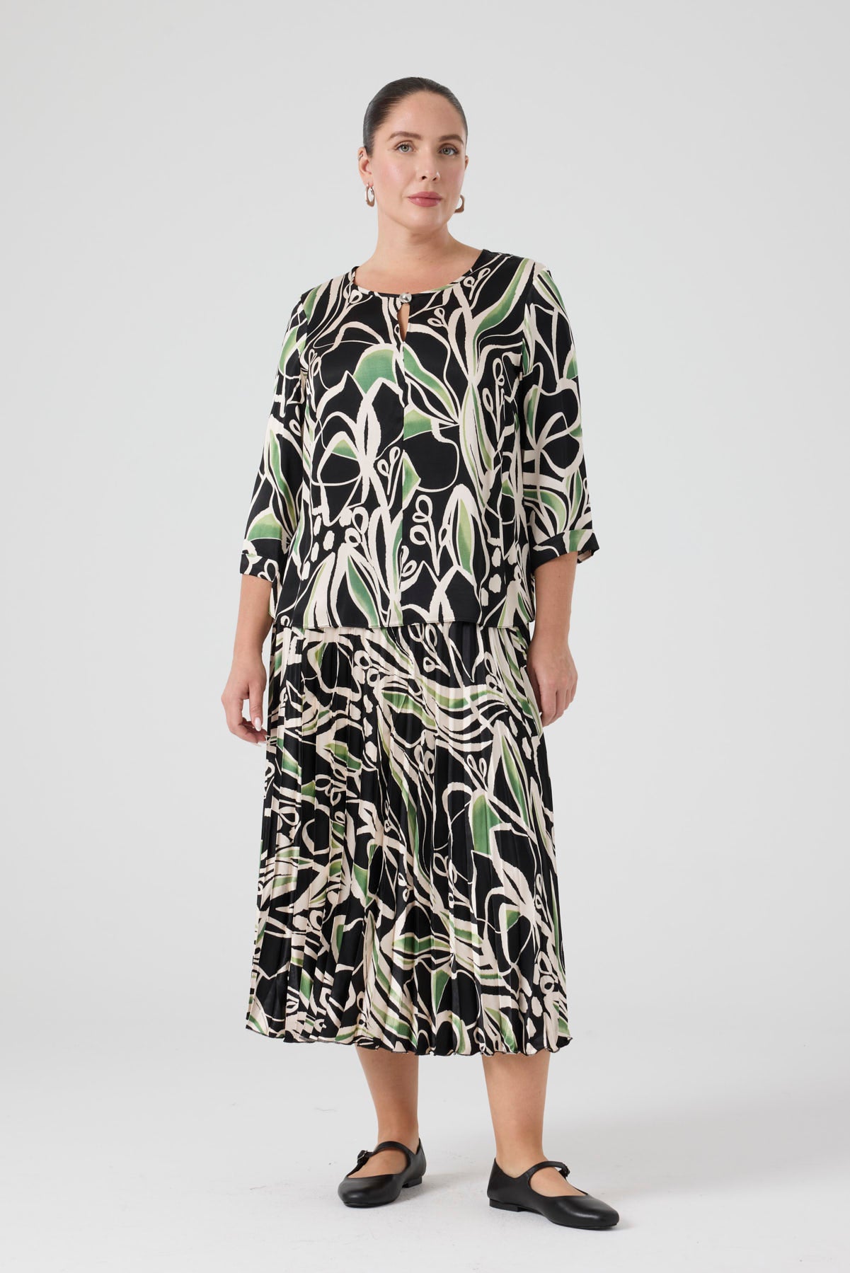 Eteği Piliseli Floş Viskon Takım Siyah