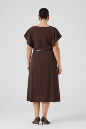 Kolları Volanlı Kemerli Elbise Kahve