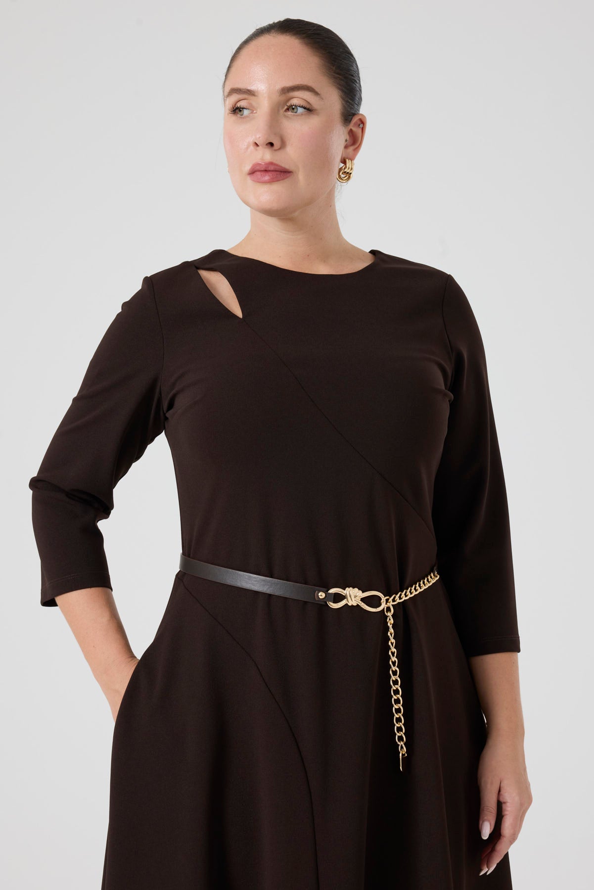 Damla Dekolteli Kemerli Örme Elbise Kahve