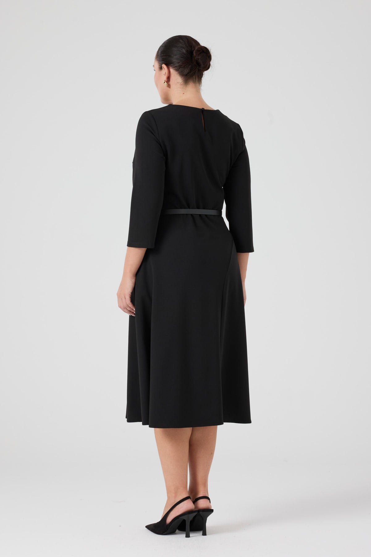 Damla Dekolteli Kemerli Örme Elbise Siyah