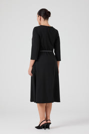 Damla Dekolteli Kemerli Örme Elbise Siyah