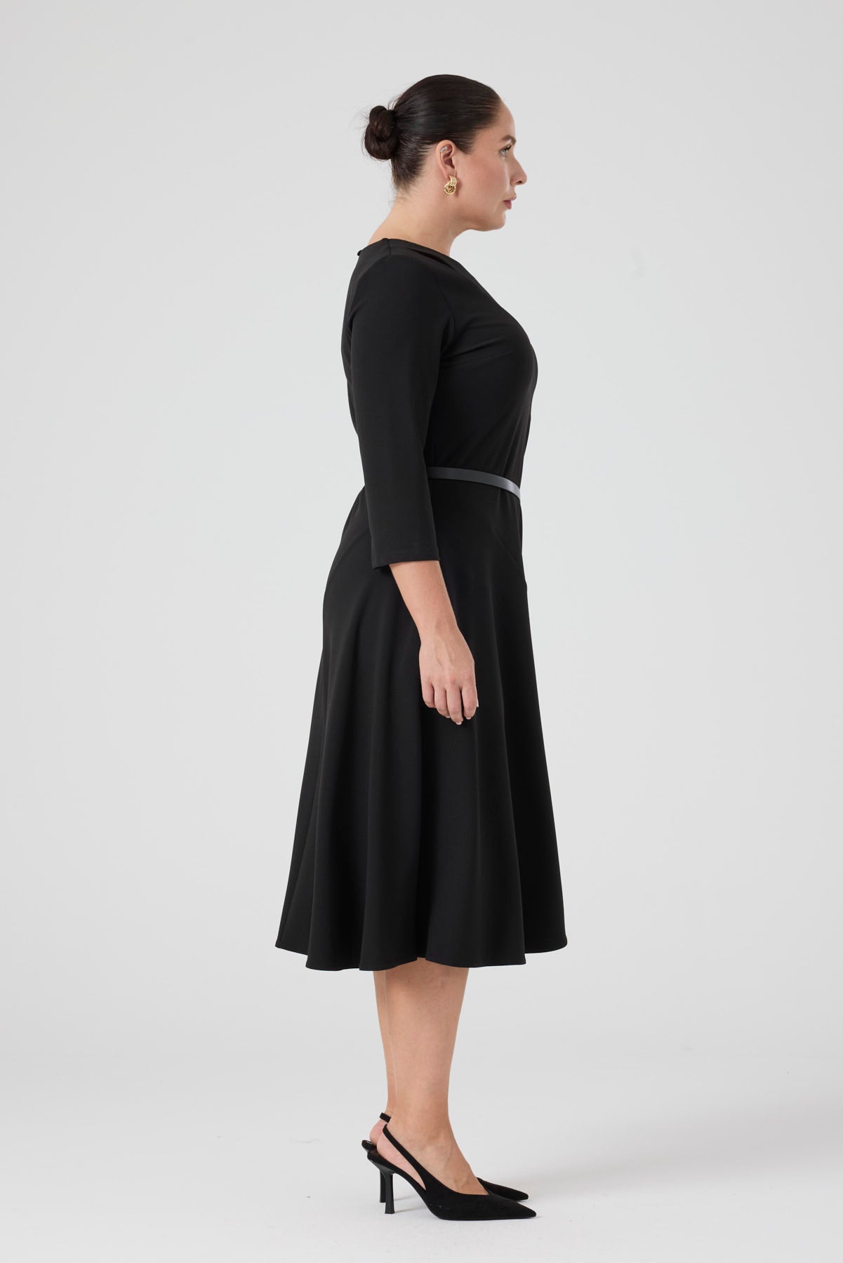 Damla Dekolteli Kemerli Örme Elbise Siyah