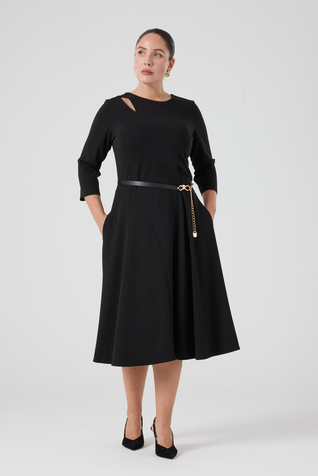 Damla Dekolteli Kemerli Örme Elbise Siyah