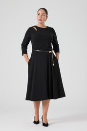 Damla Dekolteli Kemerli Örme Elbise Siyah