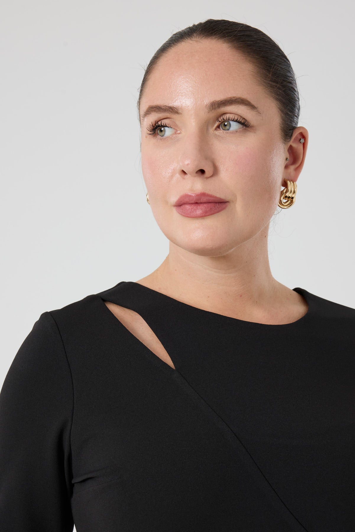 Damla Dekolteli Kemerli Örme Elbise Siyah