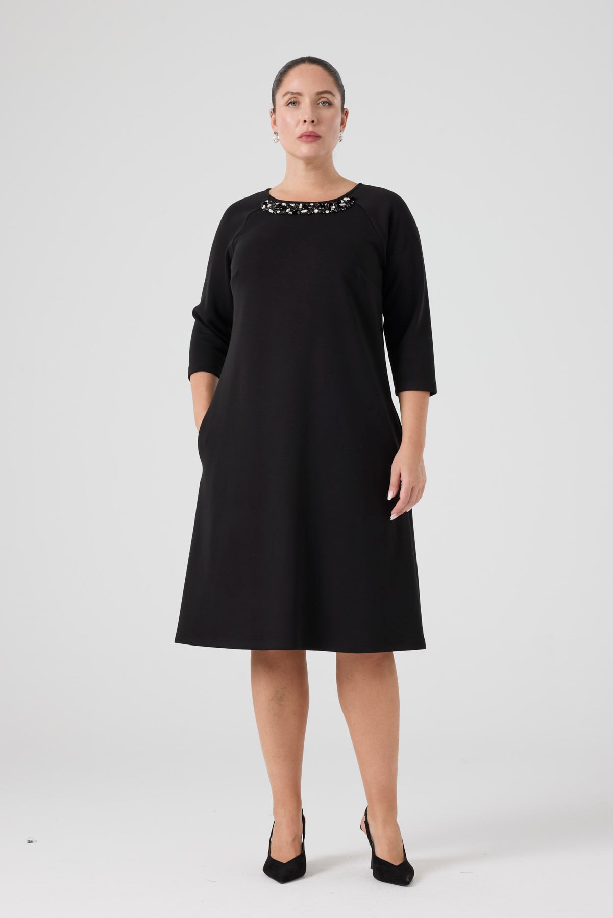 Yakası İşlemeli Örme Rahat Elbise Siyah