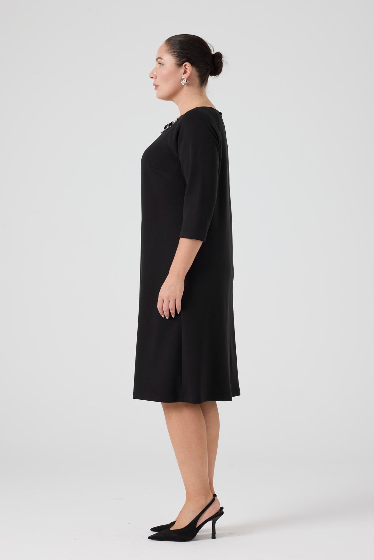 Yakası İşlemeli Örme Rahat Elbise Siyah