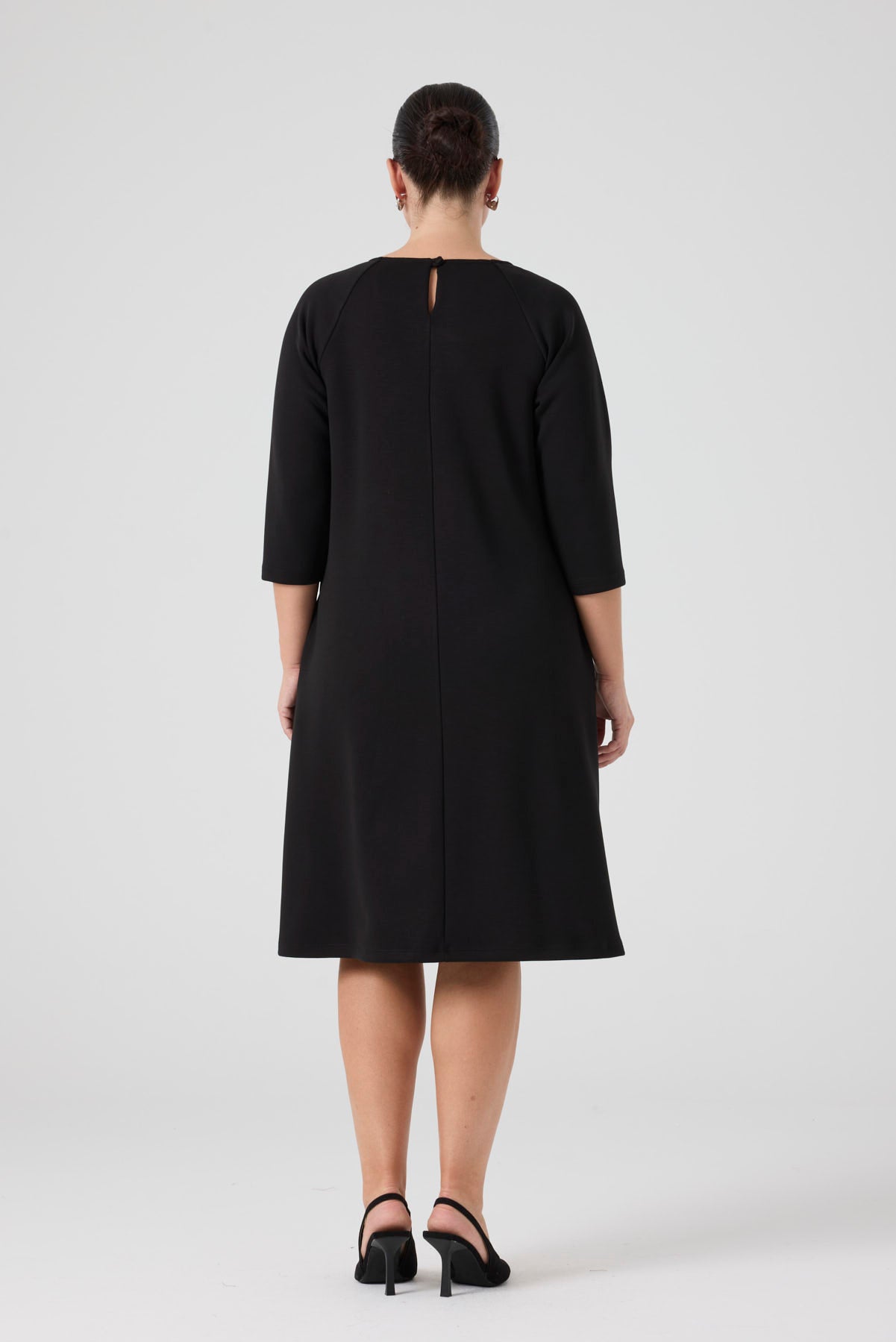 Yakası İşlemeli Örme Rahat Elbise Siyah