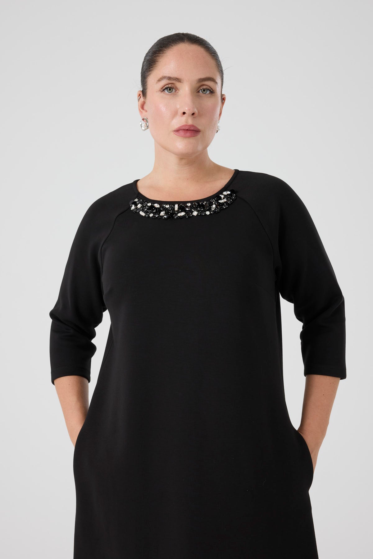 Yakası İşlemeli Örme Rahat Elbise Siyah