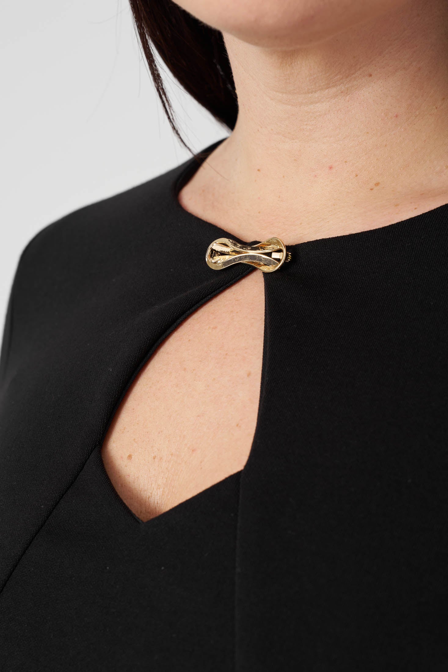 Yakası Pencere Detaylı Elbise Siyah