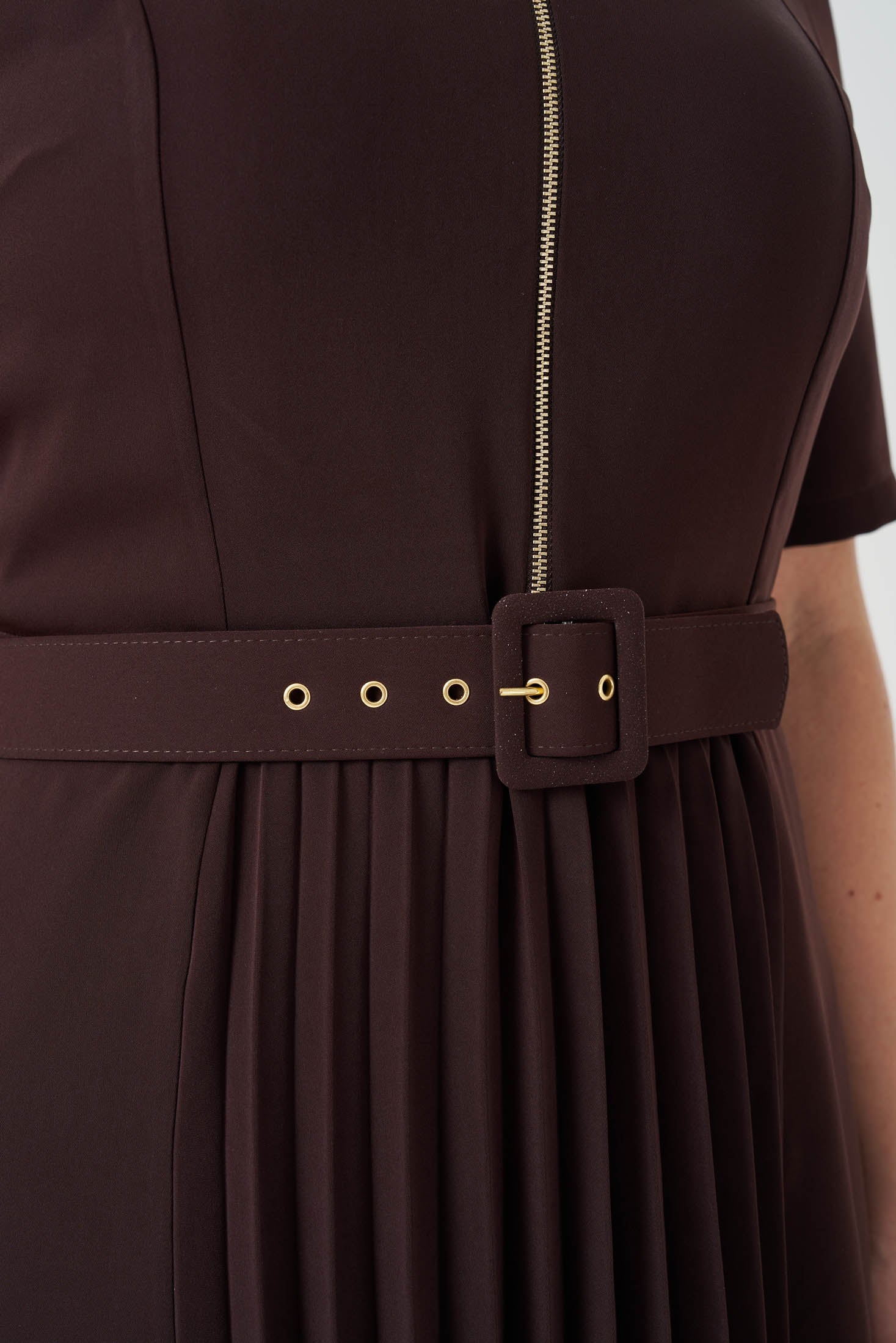 Piliseli Fermuarlı Elbise Kahve