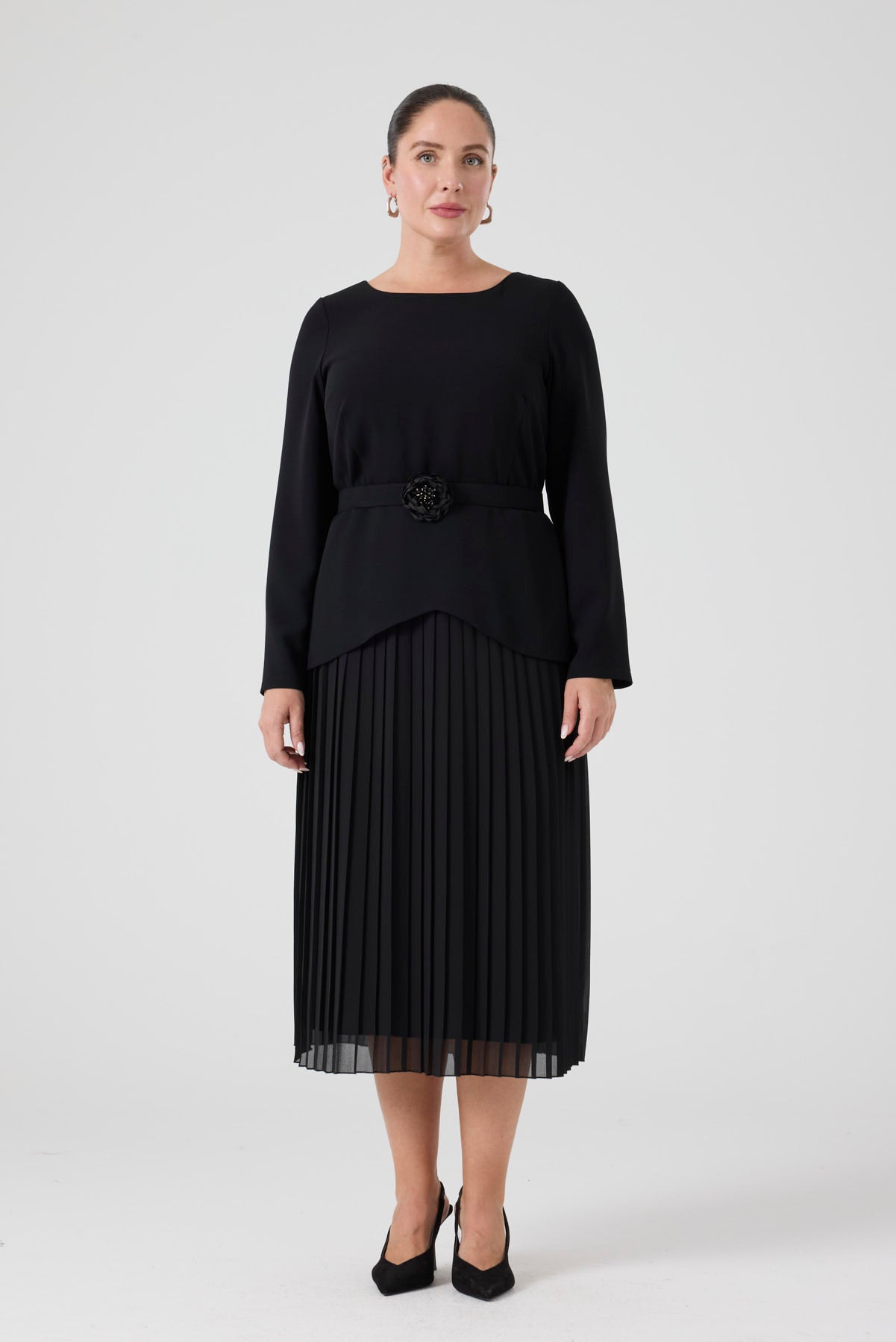 Eteği Piliseli Elbise Siyah