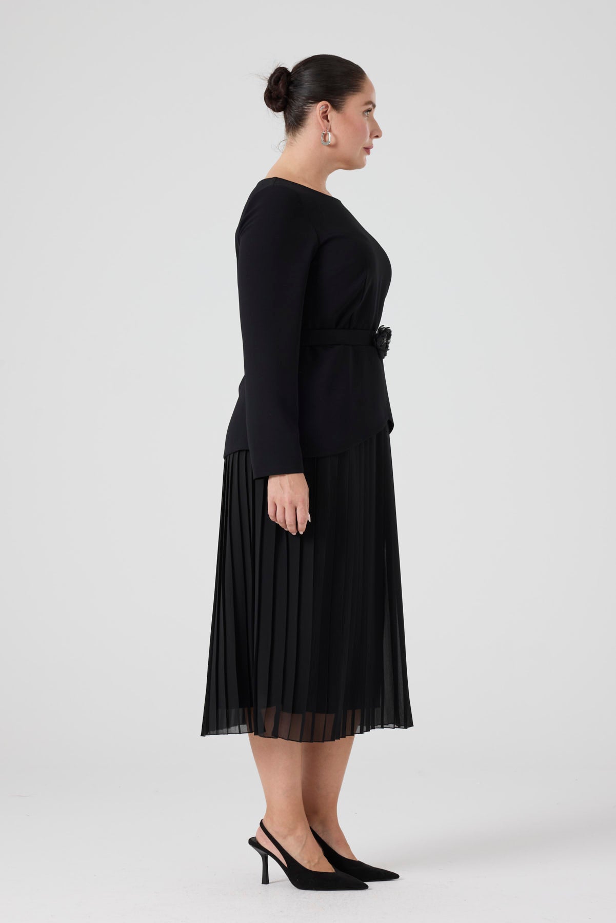 Eteği Piliseli Elbise Siyah