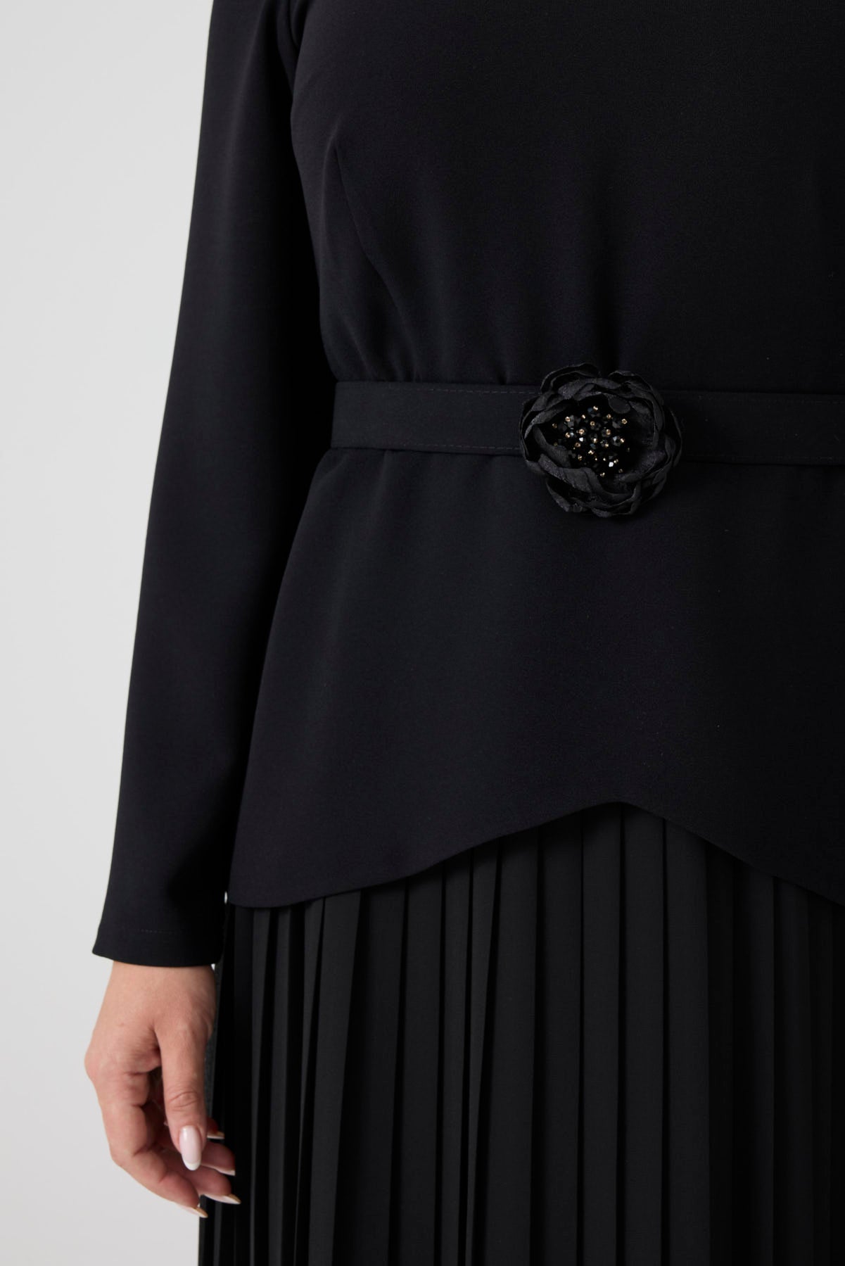 Eteği Piliseli Elbise Siyah