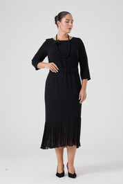 Pilise Detaylı Kemerli Elbise Siyah