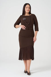 Pilise Detaylı Kemerli Elbise Kahve